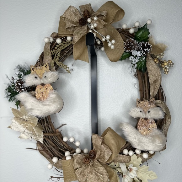 18” Ashland natural grapevine wreath, handmade white fox Christmas wreath - Picture 6 of 7